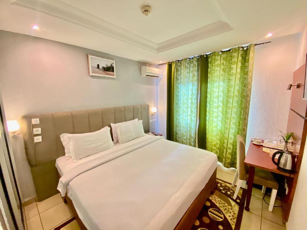 Fini Hotel Bobende Лимбе Экстерьер фото